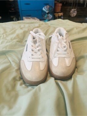 Women’s Reebok Sz 7.5